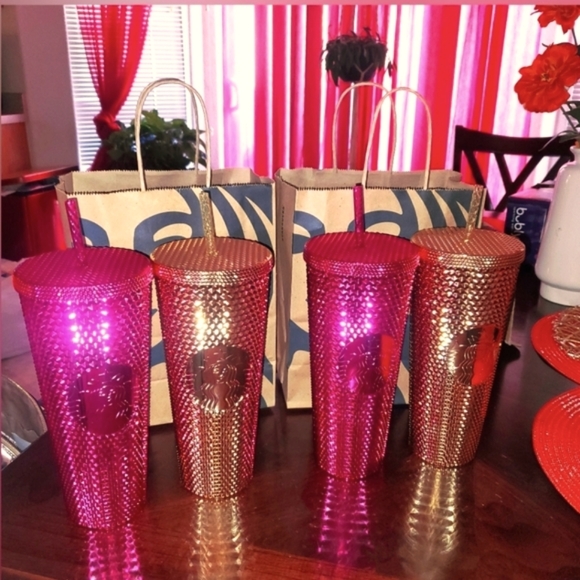 STARBUCKS *NEW* LIMITED EDITION 2022 HOLIDAY COLLECTION 2 sets - Picture 1 of 1